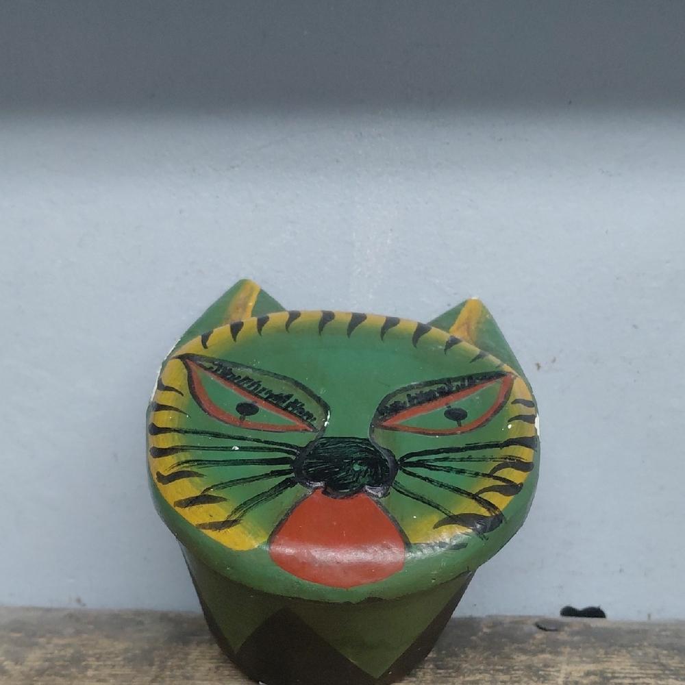 Vintage Hand Carved Folk Art Green Cat Face Dish